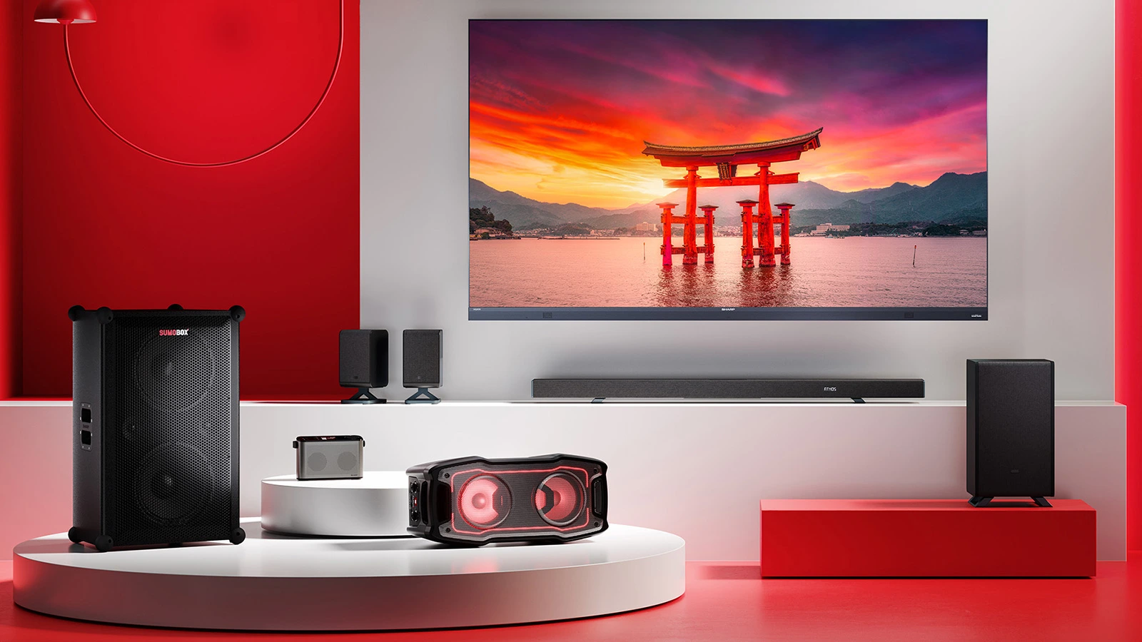 TV- und Audio Produkte von Sharp auf rotem Hintergrund
